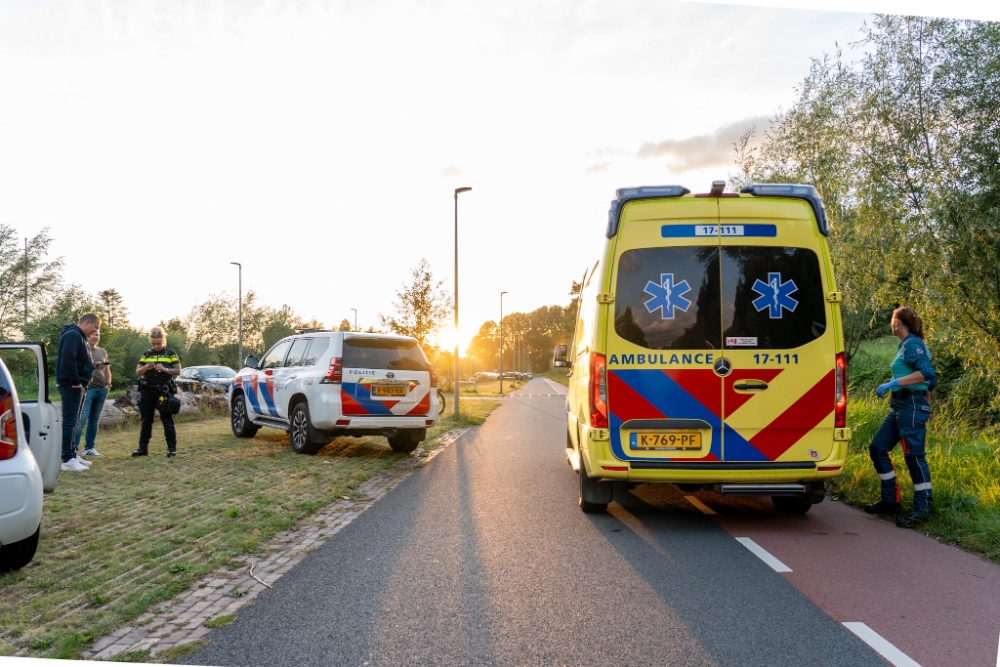 Jongentje op fiets en wielrenner raken elkaar: wielrenner naar het ziekenhuis