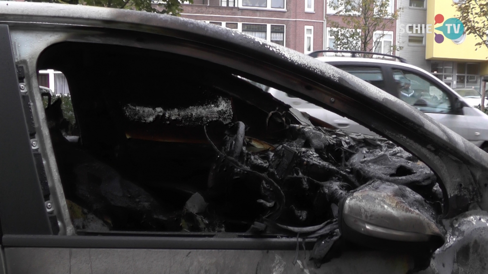 Buurtbewoners: uitgebrande auto's waren van Bulgaren en een uitzendbureau