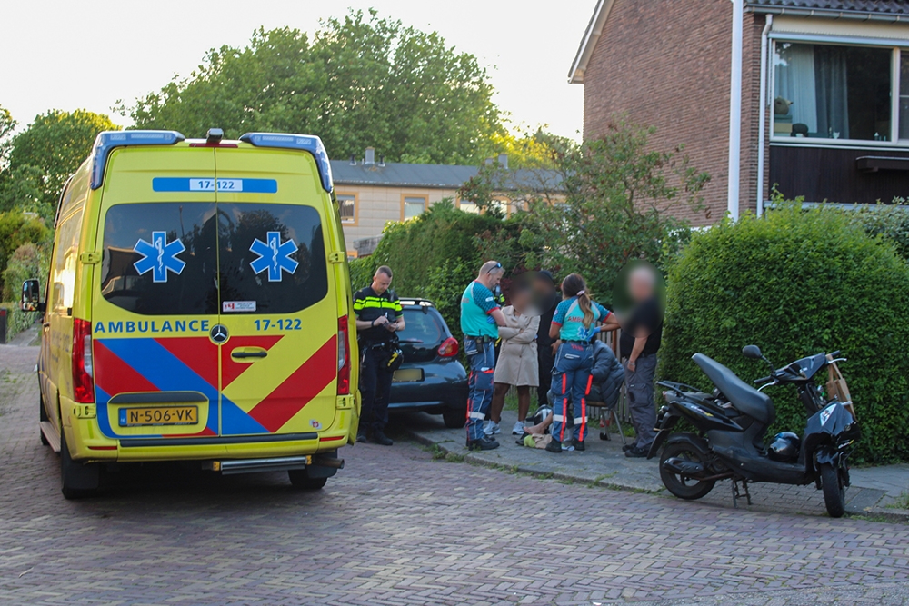Scooterrijder raakt lichtgewond bij aanrijding met auto