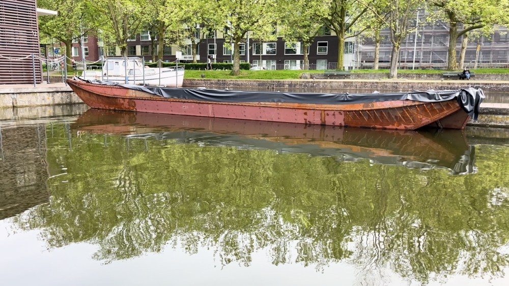Spoelingschouw gaat als rondvaartboot de Schiedamse havens in