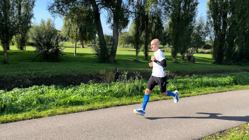 Arno (51) mocht niet meer hardlopen, nu loopt hij negen marathons in een jaar