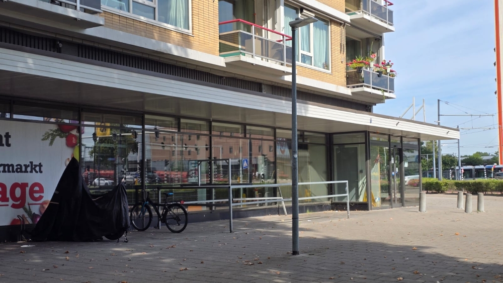 Supermarkt met internationale producten in Coop-pand aan ’s-Gravelandseweg