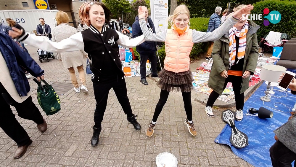 Koningsdag in Kethel: 'gezellig druk'