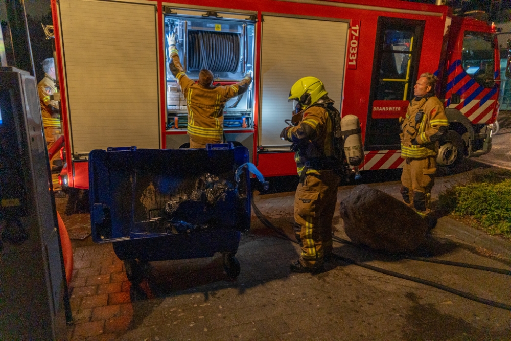 Brand in plastic container in Vlaardingse Emmastraat