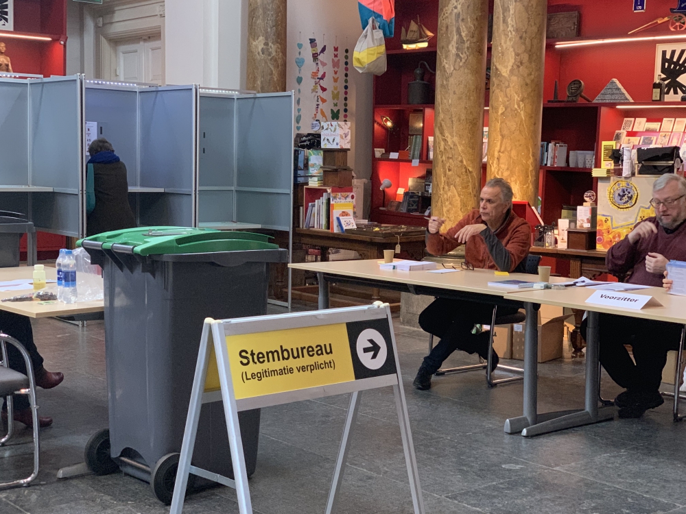 Schiedam zet tenten, XL-stembureau's en een drive thru stembureau in tijdens de verkiezingen in maart