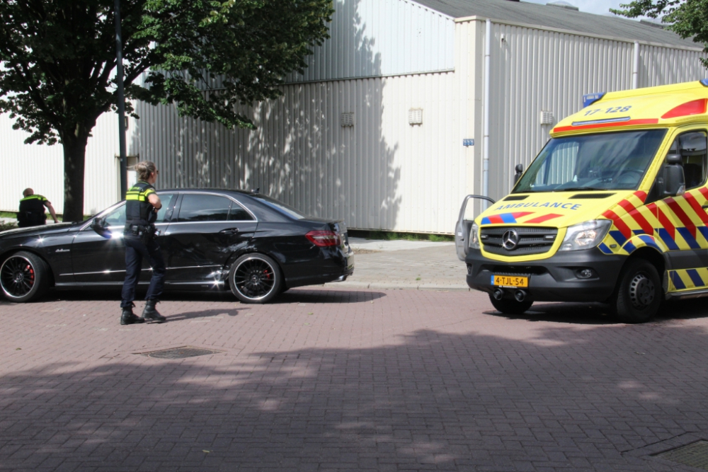Flinke schade na aanrijding tussen twee auto's