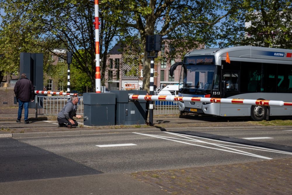 Proveniersbrug in Schiedam weer in storing