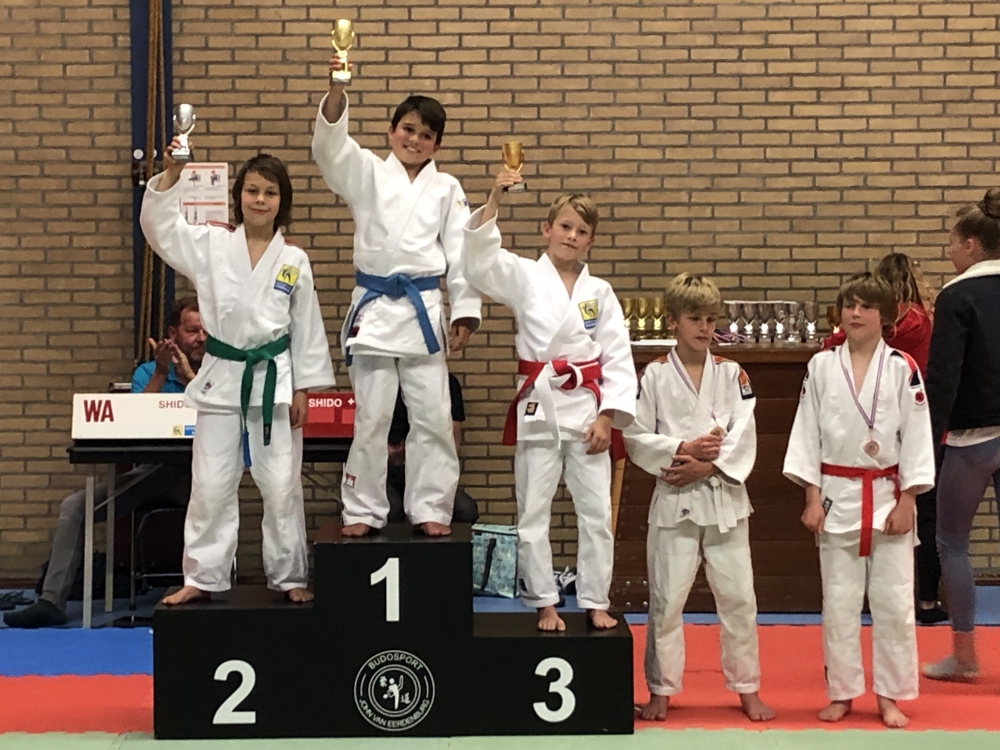 Maar liefst 27 van de 32 judoka's van SI Schiedam op podium in Barendrecht