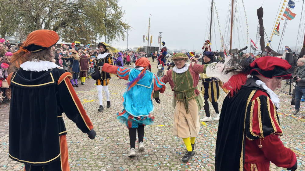 Sinterklaas in aantocht: Vlaardingen niet naar stadhuis, Schiedam in nieuw jasje
