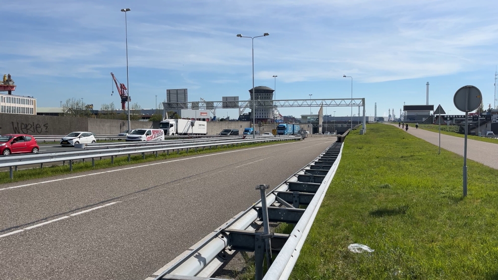 De F-buis richting de Beneluxtunnel