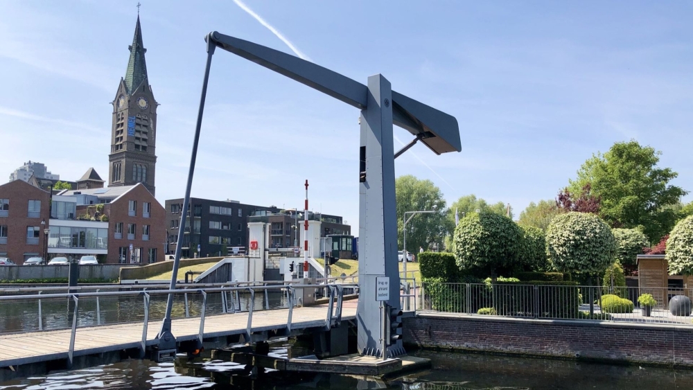 Spuibrug in Vlaardingen één dag dicht: ijzer zette uit