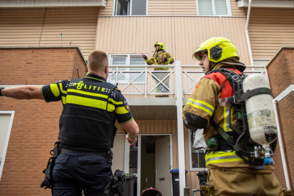 Brand in oven Schiedamse Sveaparken, bewoner snel in veiligheid gebracht
