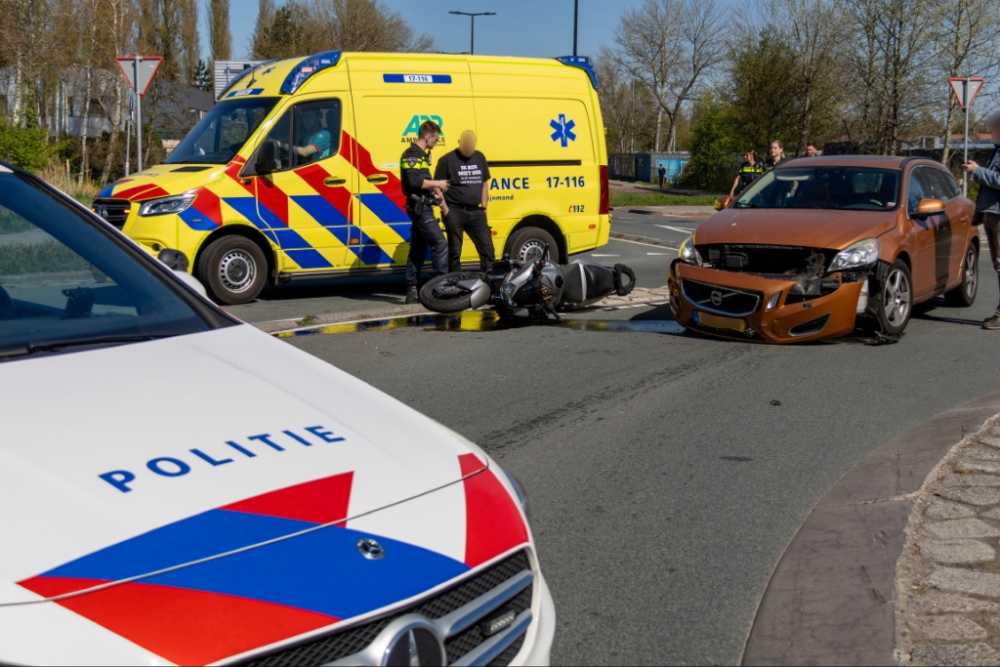 Motorrijder raakt gewond bij aanrijding op Marathonweg