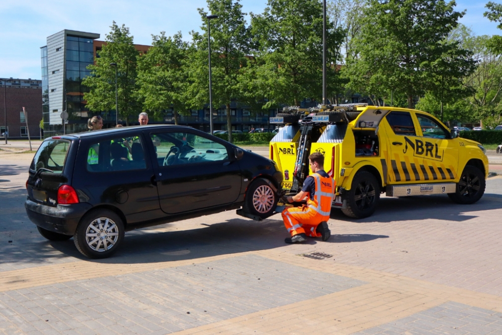 Verkeerscontrole in Vlaardingen: trekker naar de kant en auto in beslag genomen