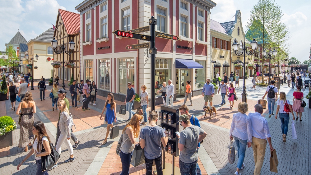 Schiedammer aangehouden voor steekpartij bij outlet in Roermond, één gewonde