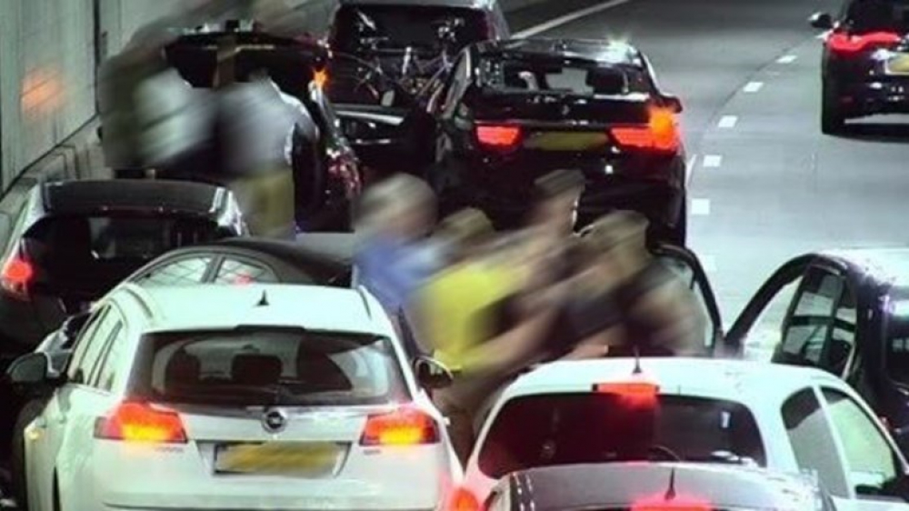 Beneluxtunnel afgesloten na ongeluk met meerdere auto's