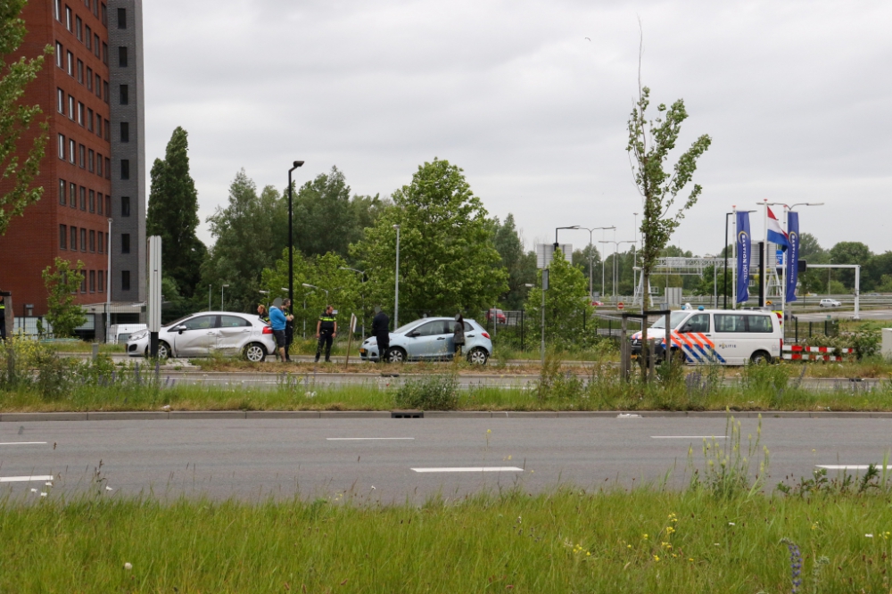 Vrouw lichtgewond bij aanrijding Vijfsluizen