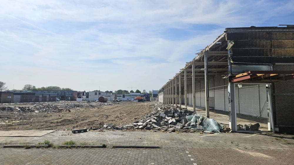Sloop Leen Bakker-terrein in volle gang, kleine aanpassing plannen