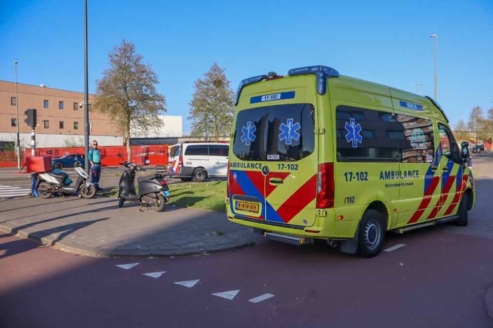 Scooterrijder raakt gewond bij aanrijding met auto