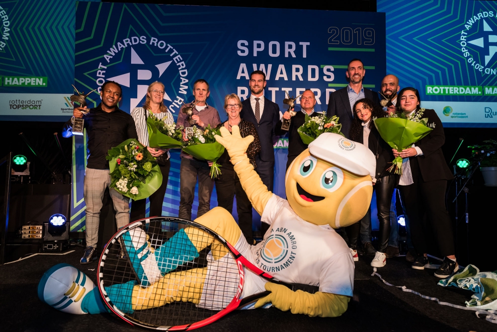 Schiedamse handbalster Kelly Dulfer is sportvrouw van het jaar Rotterdam-Rijnmond