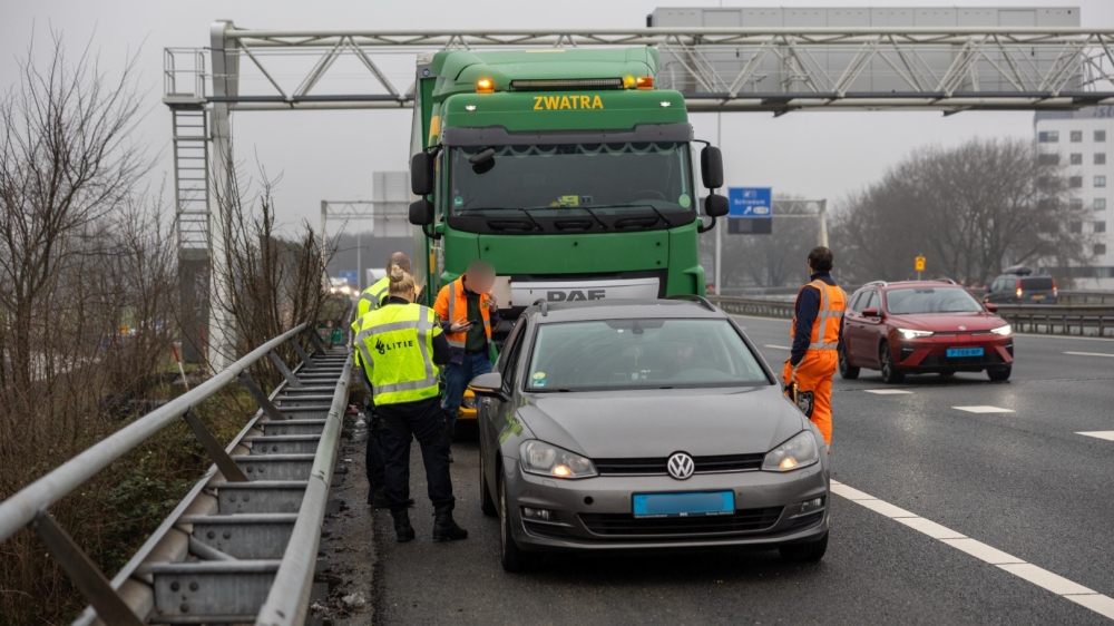 Aanrijding op snelweg A20 bij oprit Schiedam centrum door dode hoek