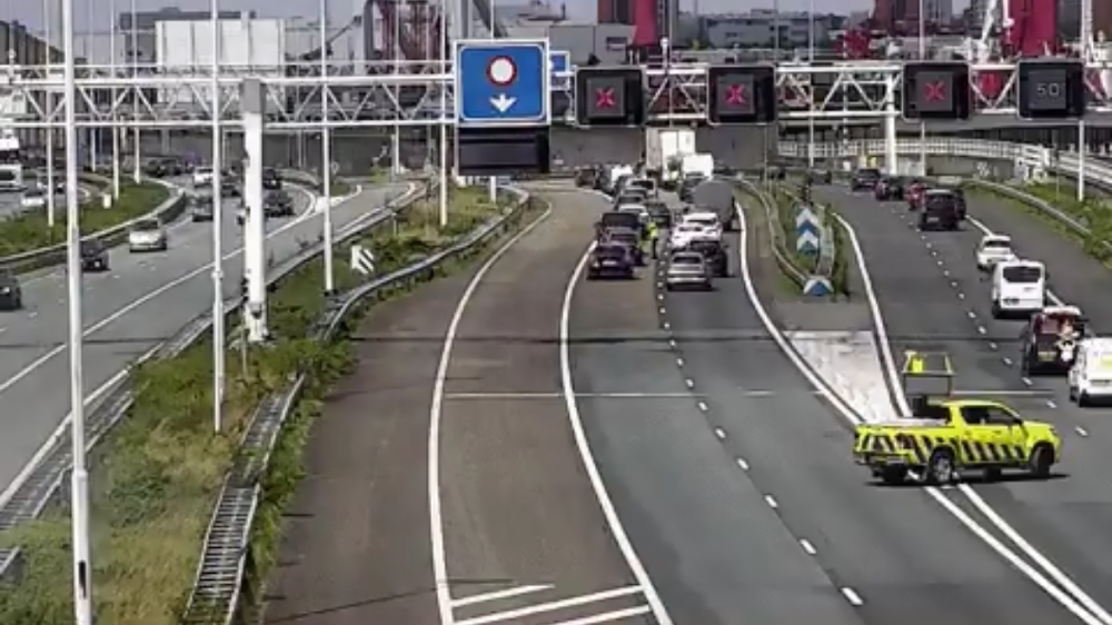 Ongeval met meerdere auto's in Beneluxtunnel: buis urenlang dicht