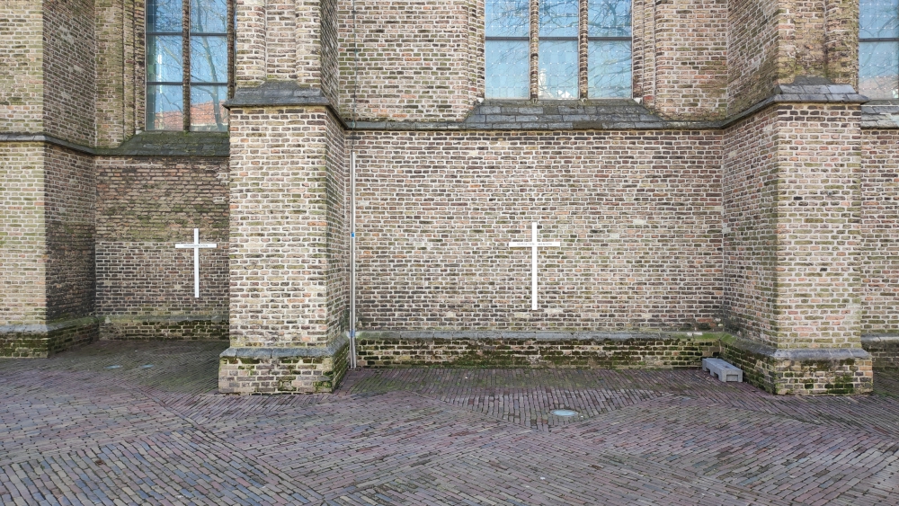 Vrouwenrechten, klimaatverandering, vergeten mensen: dit is waarom deze termen aan de Grote Kerk hangen
