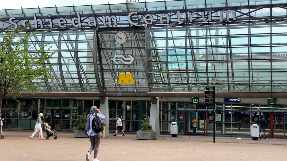 Station Schiedam Centrum moet veiliger worden: 'Als mensen zich onveilig voelen is er toch wat aan de hand'