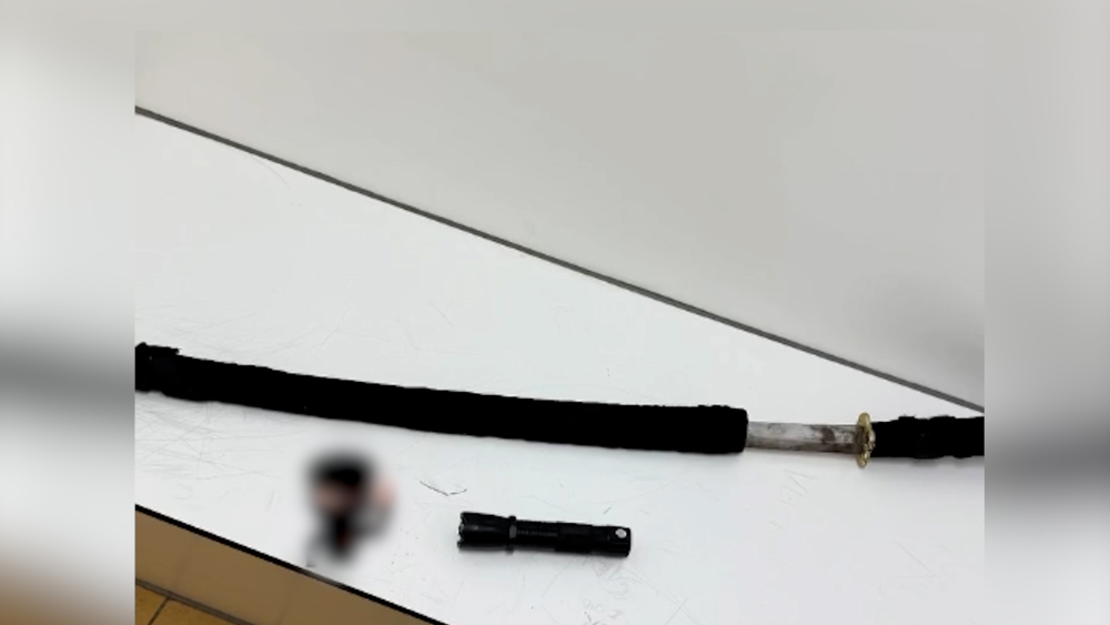 Minderjarige aangehouden met samoeraizwaard en stroomstootwapen in Vlaardingen