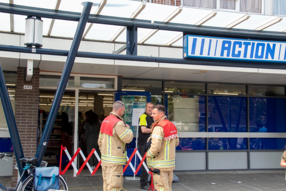 Brandlucht bij de Action waarschijnlijk door doorgebrande kabel