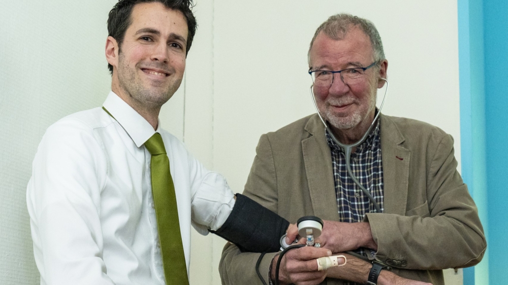 van links naar rechts: wethouder Arnoud Proos en straatarts Ronald Vervoort