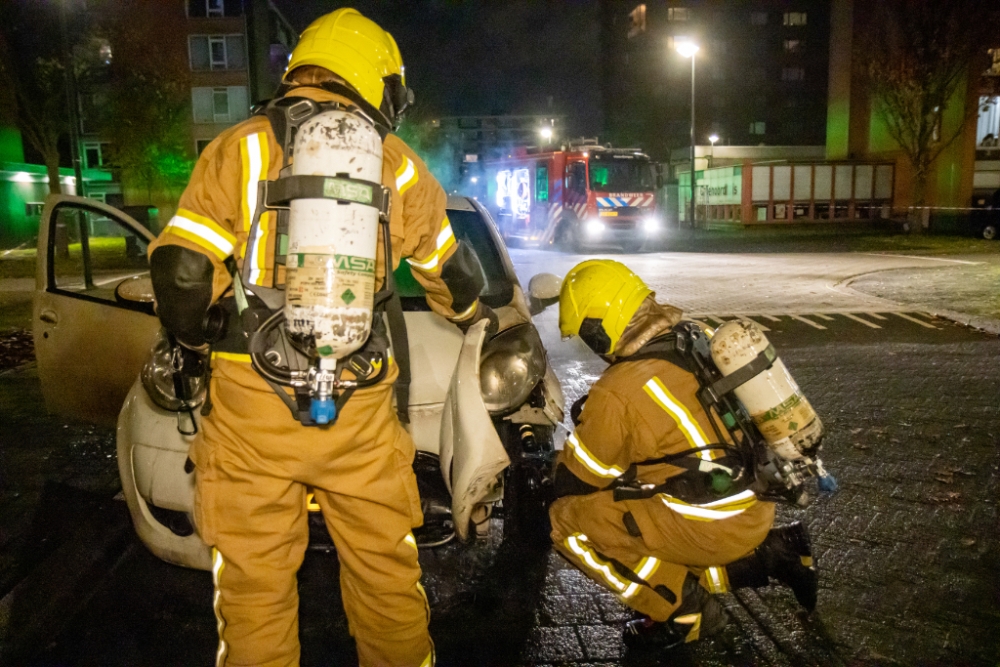 'Explosie kilometers ver te horen', daarna brand in auto in Groenoord