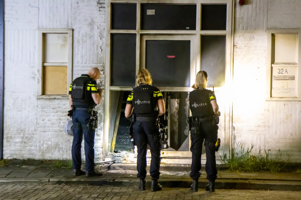 Explosie bij deur bedrijfspand Schiedam, alarm blijft daarna afgaan