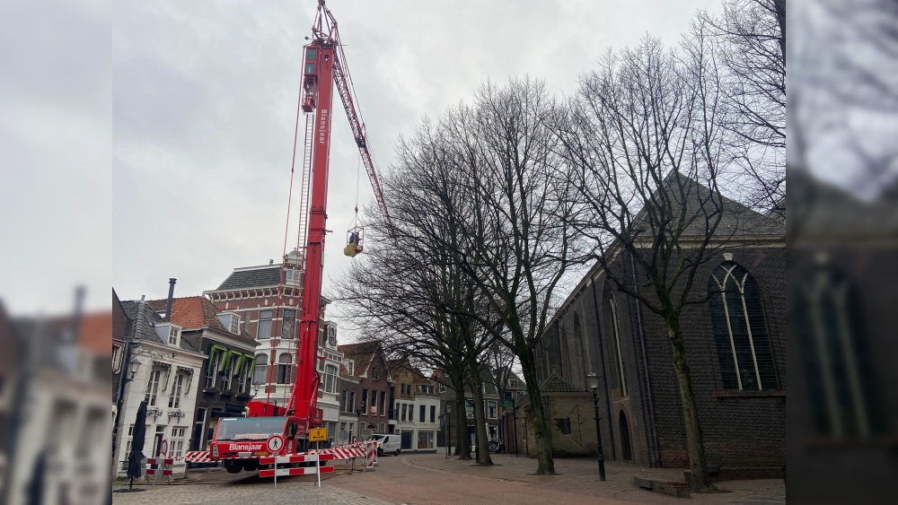 Voorbereidingen voor verbouwing Grote Kerk in volle gang, dak wordt geïnspecteerd