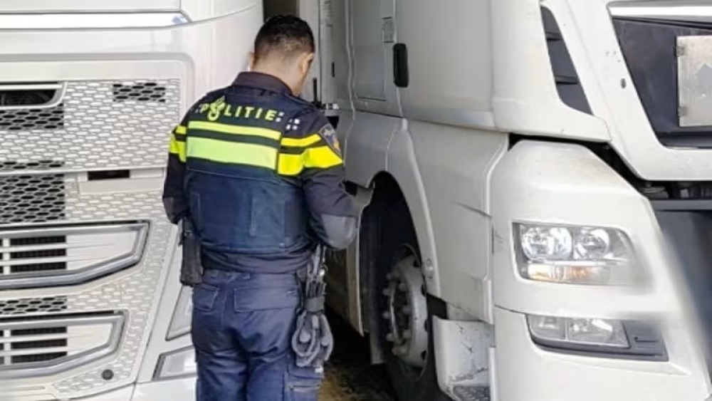 Zeehavenpolitie vindt zes inklimmers in vrachtwagen in Vlaardingen