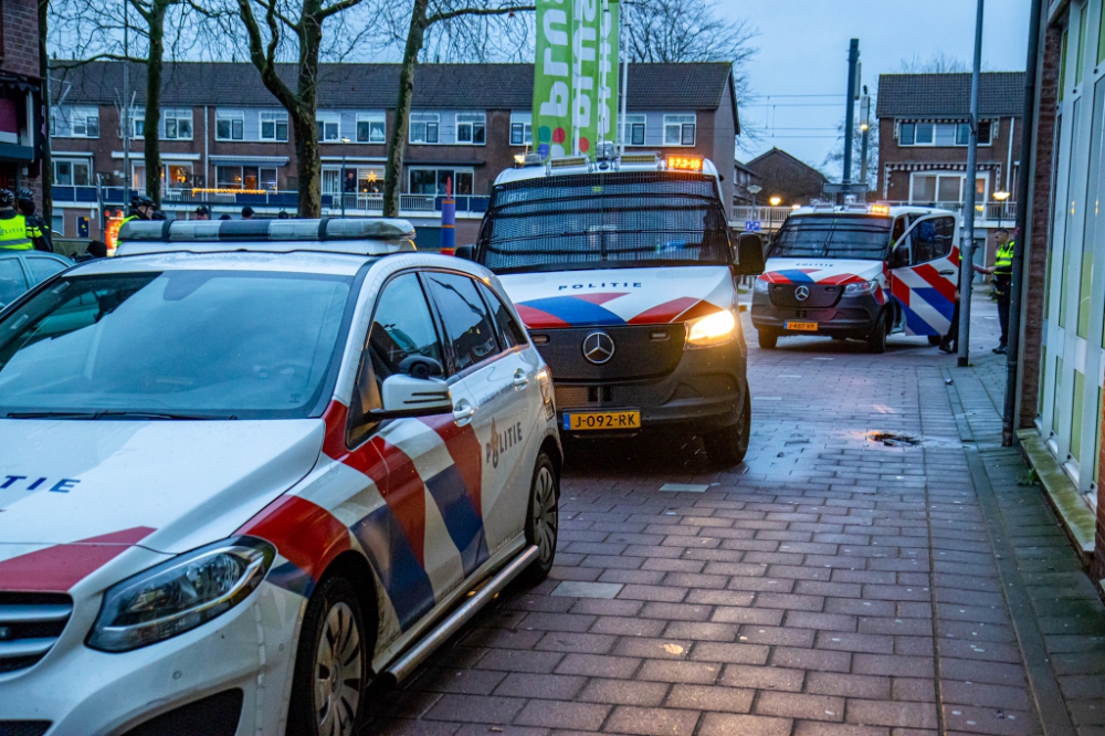 Gemeente: 'jaarwisseling zonder grote incidenten, wel veel vuurwerk', drie aanhoudingen, ME kort ingezet in West