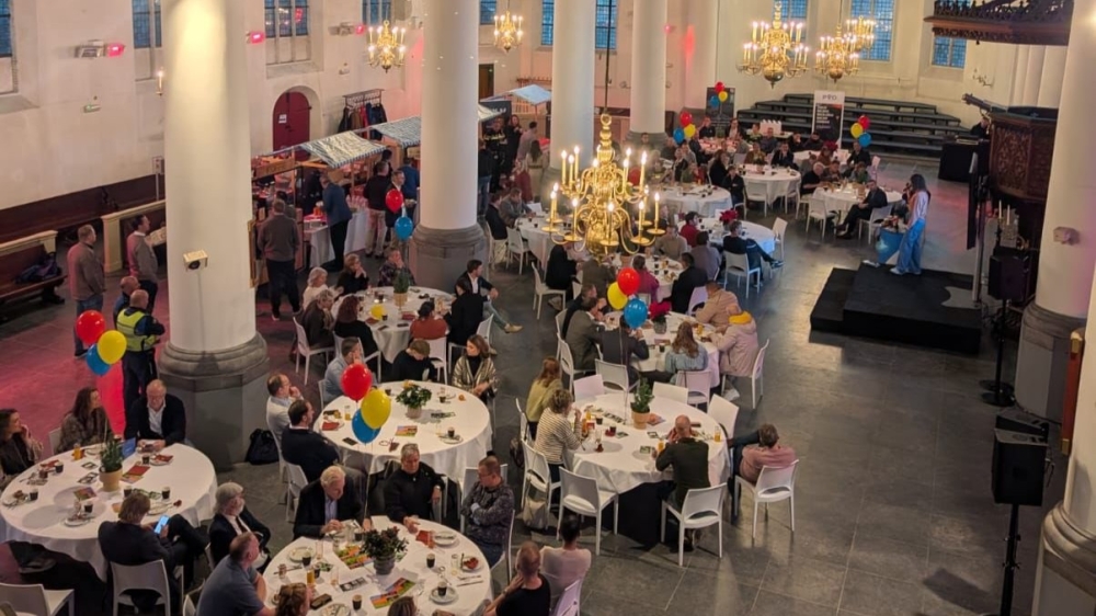 Ondernemers ontbijten in alle vroegte samen in de Grote Kerk in Vlaardingen