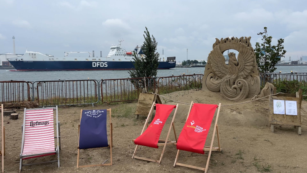 Zelfs Dixi te koop: overgebleven spullen van Stadsstrand worden verkocht