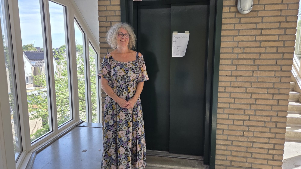 Vlaardingse Ada zat twee dagen op rij vast in de lift: 'Voorlopig met de trap'