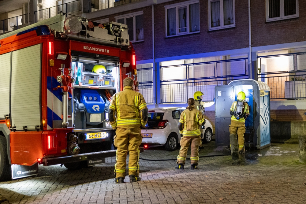 Mobiel toilet in brand gestoken bij winkelcentrum Spaland