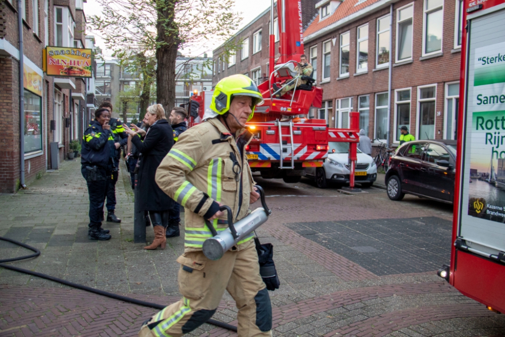 Brandweer zoekt tevergeefs naar twee brandhaarden