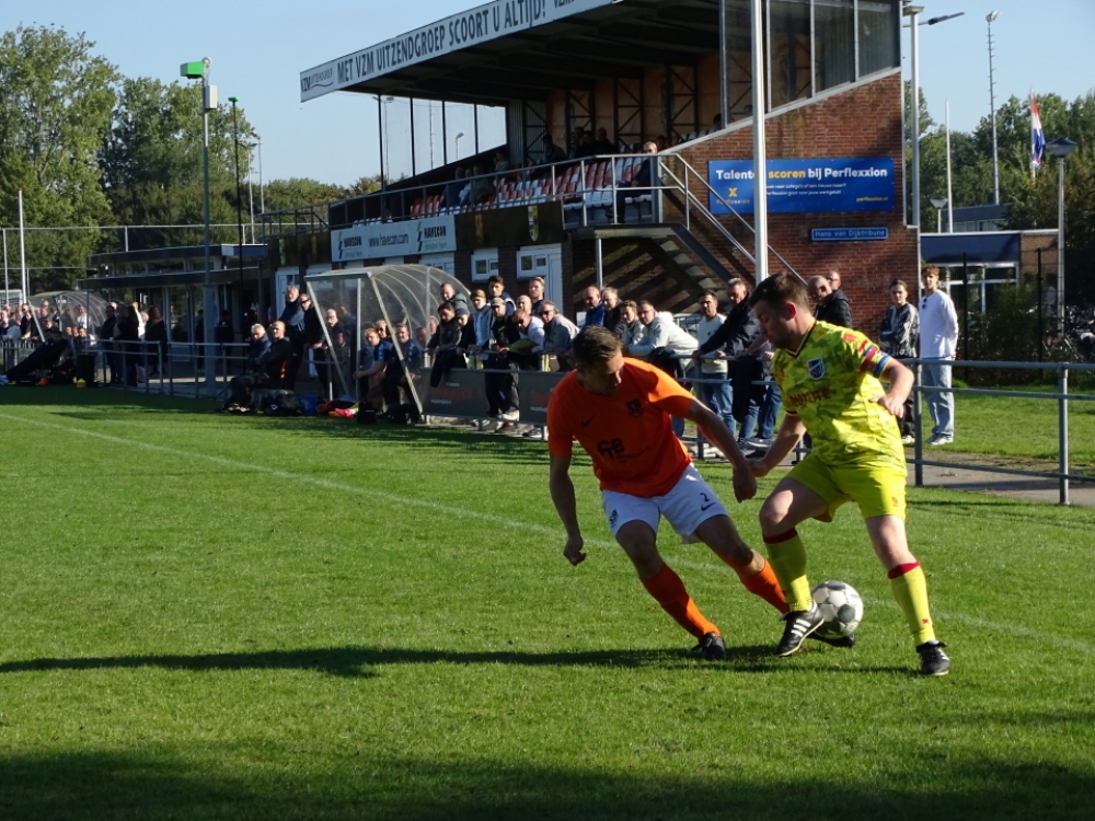 Victoria'04 en Soccer Boys houden elkaar in evenwicht