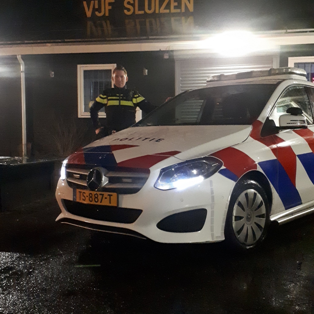 Buurt wil niet dat wijkagent naar andere wijk gaat: 'Dit is totaal niet goed voor het vertrouwen van de mensen'