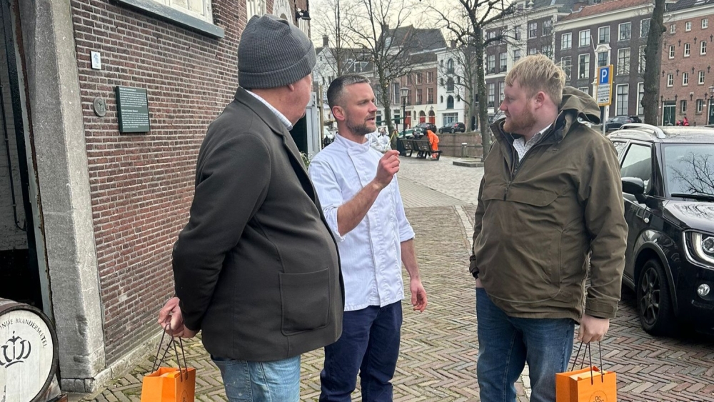 Jeremy Clarkson, bekend van Top Gear, brengt bezoek aan Schiedam
