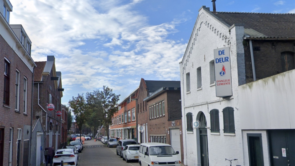 Politie doet inval in kerkgebouw in Schiedam-West