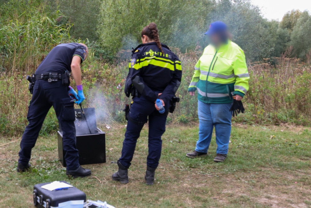Rokende kluis gevonden in Broekpolder, houdt mogelijk verband met inbraak