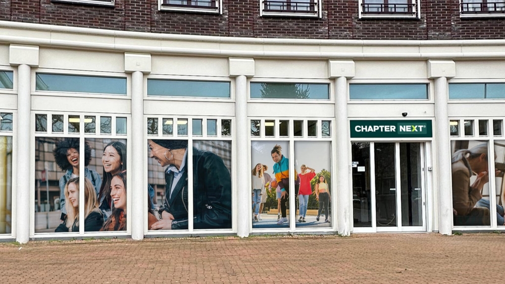 Jeugdhulporganisatie in voormalig bankgebouw aan Land van Belofte