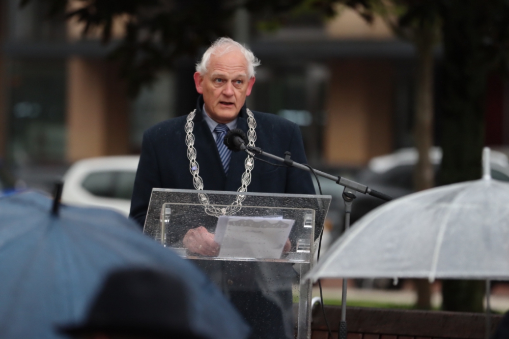 Burgemeester Lamers: 'Het wantrouwen neemt toe en we lopen wel heel snel achter meningen aan'