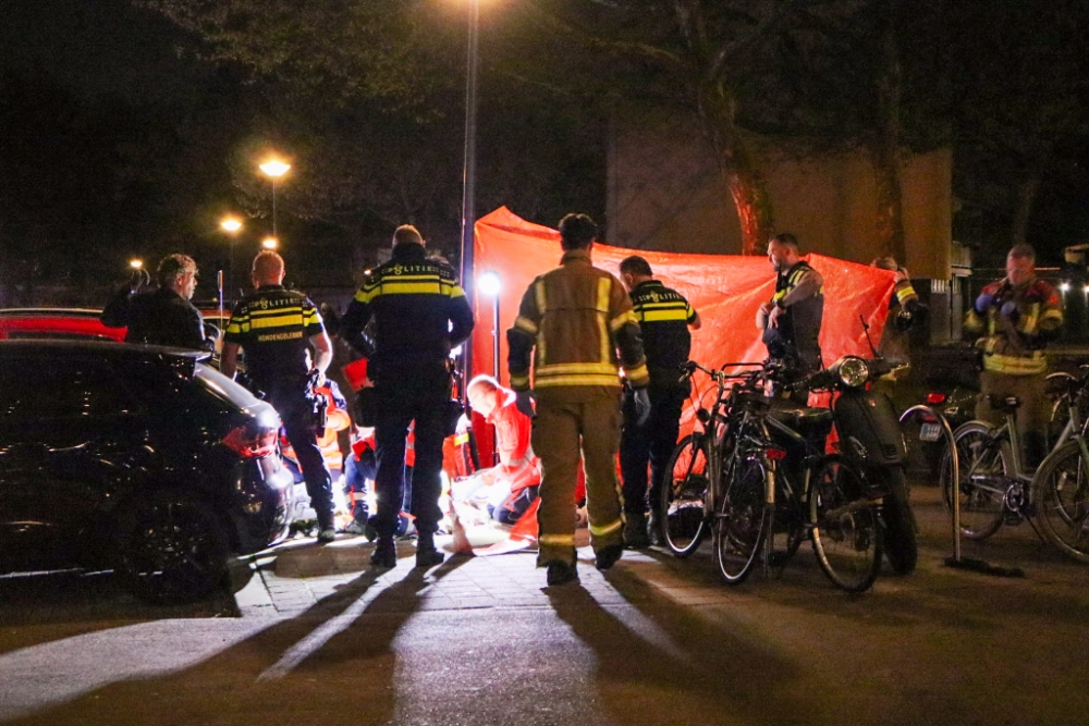Man (36) doodgestoken op straat in Schiedam, twee verdachten opgepakt