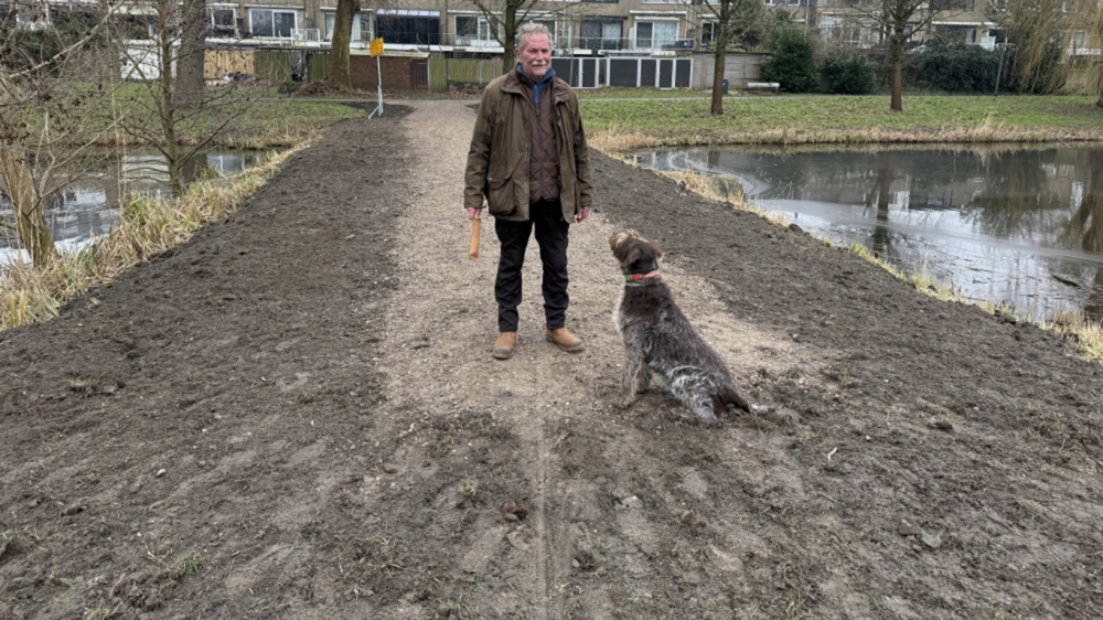 Na vier jaar heeft Ton eindelijk zijn wandelpad, dat alsnog in de blubber eindigt